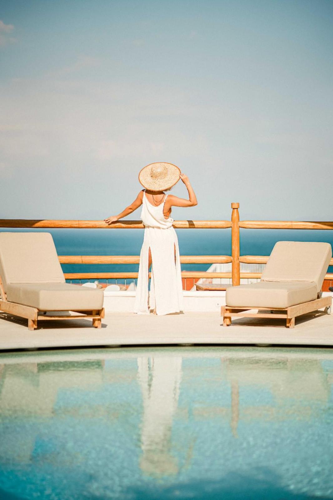 Pilos Suites تورونشْ المظهر الخارجي الصورة