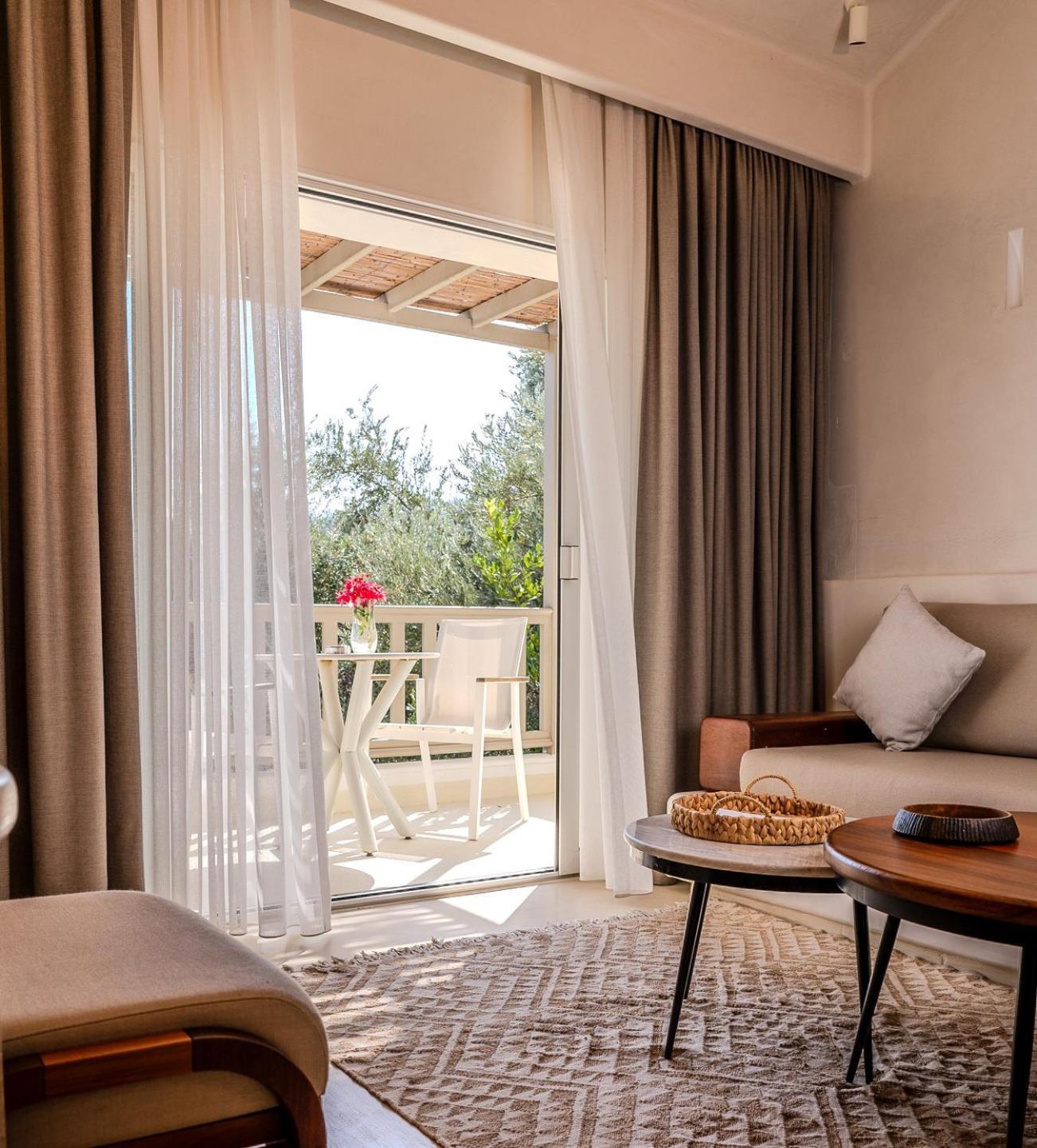 Pilos Suites تورونشْ المظهر الخارجي الصورة