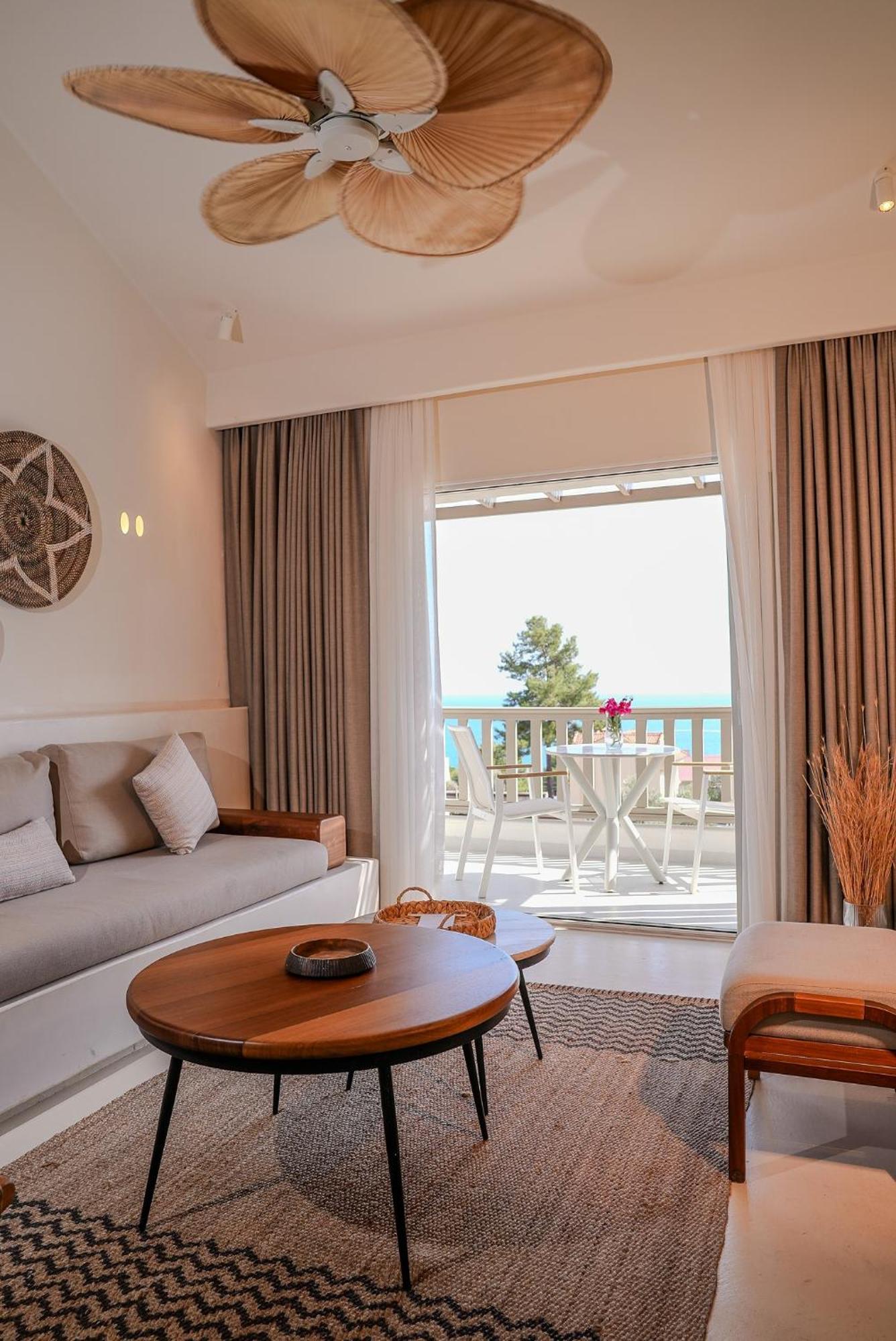 Pilos Suites تورونشْ المظهر الخارجي الصورة