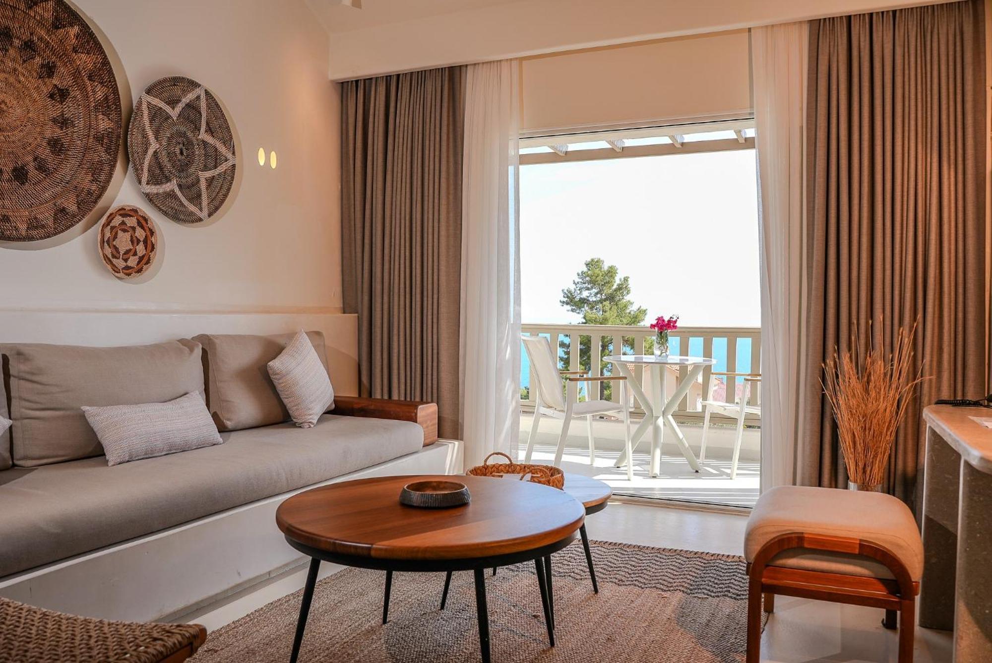 Pilos Suites تورونشْ المظهر الخارجي الصورة